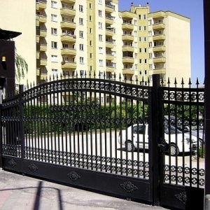 Ferforje Garaj Giriş Kapıları