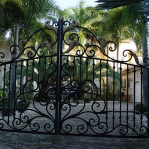 Ferforje Garaj Giriş Kapıları